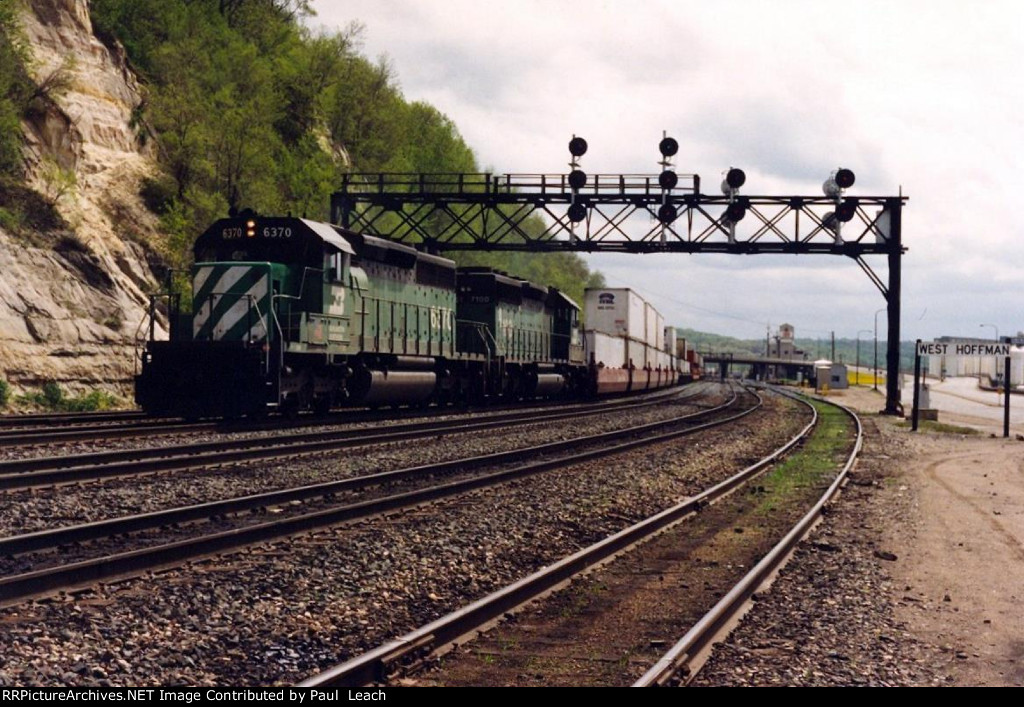 Intermodal rolls west